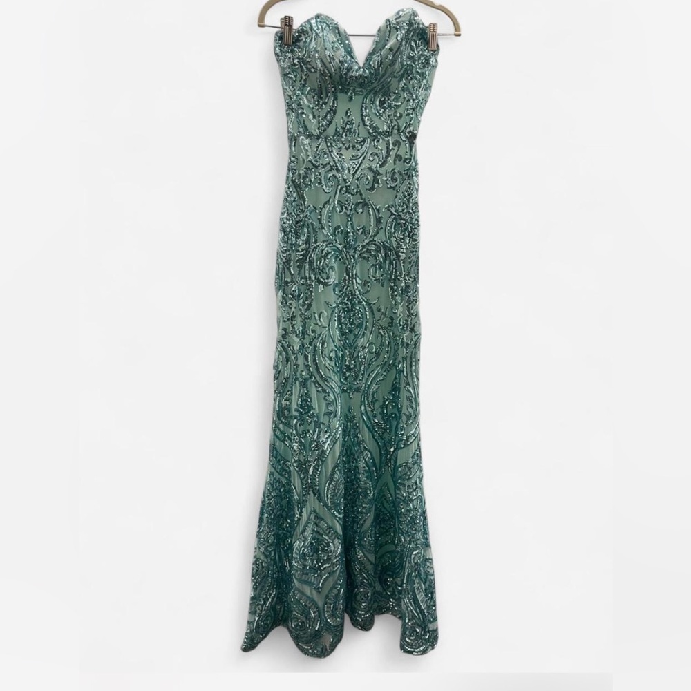 Elegant Teal/Blue Strapless Evening Gown